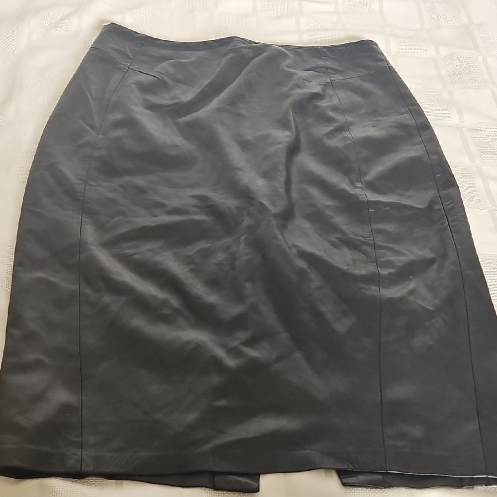 Danier Black Knee-Length Pencil Skirt - Picture 16 of 16